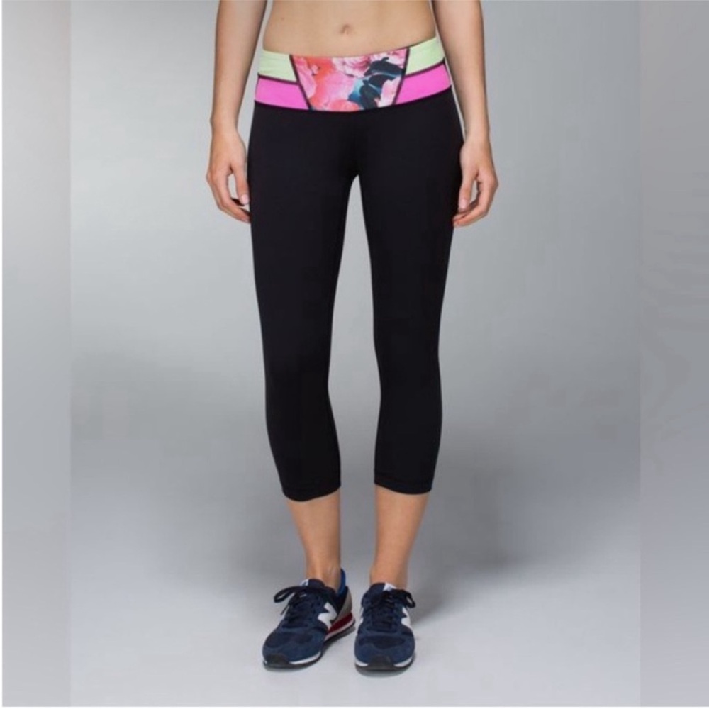 Lululemon Reversible Wunder Under Crops in Secret Garden